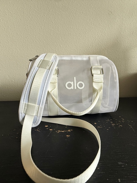 ALO Yoga Handbags - 🦉ALO DUFFEL BAG PURSE